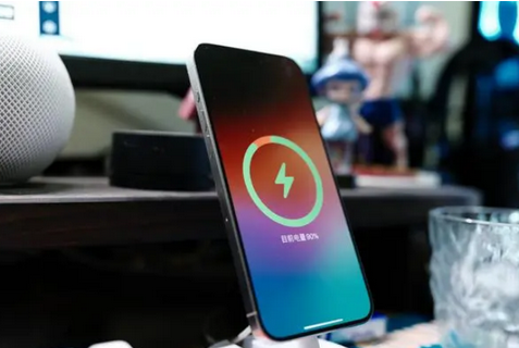 木兰苹果15换屏服务分享用什么充电器给iPhone15充电更好 